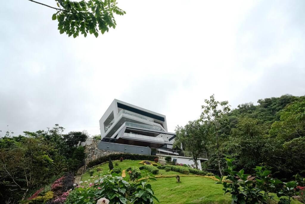 Villa Ikigai Luxury Nature Lounge W/ Mountain View Balamban Exterior foto