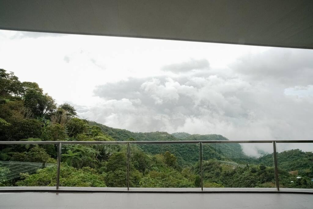 Villa Ikigai Luxury Nature Lounge W/ Mountain View Balamban Exterior foto