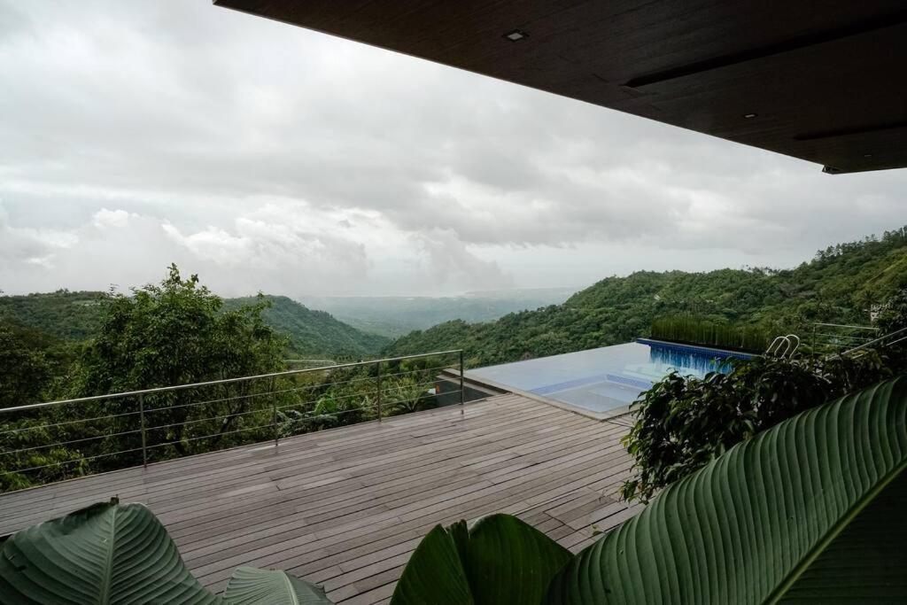 Villa Ikigai Luxury Nature Lounge W/ Mountain View Balamban Exterior foto